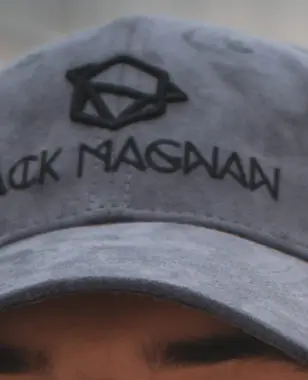 Incubated at MBS, Jack Magnan is a brand imagined by Alex. It offers headgear combining innovation, ethics and social responsibility as a tribute to his grandfather.